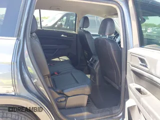 2018 Volkswagen Atlas SE with VIN 1V2CR2CA2JC576397, listed as a IAAI auction lot 41959708 with 168,619 mi miles and . Bid and sale history available at DreamBid. Image 8.