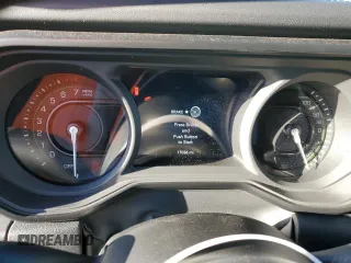 2024 Jeep Wrangler Sahara z VIN 1C4RJXP68RW128360, wystawiony jako Copart lot #84001304 z przebiegiem 17 036 mil mil oraz Szkoda całkowita • Salvage title. Historia ofert i sprzedaży dostępna na DreamBid. Obrazek 9.