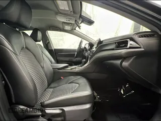 2023 Toyota Camry SE z VIN 4T1G11BK3PU075080, wystawiony jako Copart lot #58753195 z przebiegiem 106 506 mil mil oraz Czysty tytuł • Clean title. Historia ofert i sprzedaży dostępna na DreamBid. Obrazek 5.