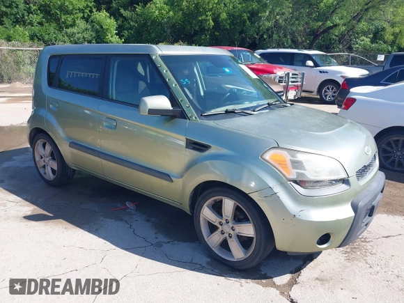 2010 Kia Soul + with VIN KNDJT2A20A7102463, listed as a IAAI auction lot 42093896 with 178,736 mi miles. Bid and sale history available at carsss.com. Image 1.