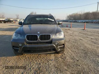 2013 BMW X5 xDrive35i z VIN 5UXZV4C54D0B06711, wystawiony jako Copart lot #48958535 z przebiegiem 201 650 mil mil oraz Czysty tytuł • Clean title. Historia ofert i sprzedaży dostępna na DreamBid. Obrazek 5.