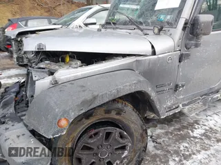 2014 Jeep Wrangler Unlimited Sport with VIN 1C4HJWDG1EL302087, listed as a IAAI auction lot 41420740 with 152,096 mi miles. Bid and sale history available at carsss.com. Image 19.