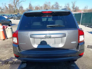2015 Jeep Compass Latitude z VIN 1C4NJDEBXFD217691, wystawiony jako IAAI lot #41650350 z przebiegiem 68 366 mil mil oraz . Historia ofert i sprzedaży dostępna na DreamBid. Obrazek 16.