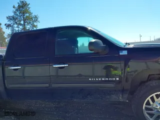 2009 Chevrolet Silverado 1500 LS with VIN 3GCEC13C69G222754, listed as a IAAI auction lot 41629544 with 195,186 mi miles. Bid and sale history available at carsss.com. Image 13.