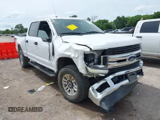 2019 Ford F-250 XL z VIN 1FT7W2B64KEF02378, wystawiony jako IAAI lot #42210226 z przebiegiem 83 758 mil mil oraz . Historia ofert i sprzedaży dostępna na DreamBid. Obrazek 1.