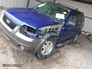 2006 Ford Escape XLT with VIN 1FMYU03166KC05651, listed as a IAAI auction lot 41799174 with 114,594 mi miles. Bid and sale history available at carsss.com. Image 2.