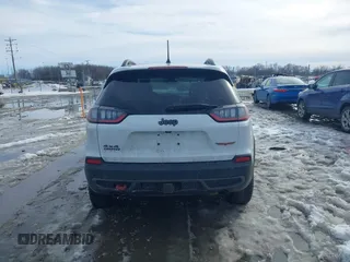 2019 Jeep Cherokee Trailhawk Elite with VIN 1C4PJMBX0KD315275, listed as a IAAI auction lot 41630464 with 94,558 mi miles. Bid and sale history available at carsss.com. Image 16.