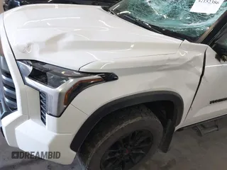 2022 Toyota Tundra SR5 с VIN 5TFLA5DBXNX029202, выставлен на аукционе IAAI как лот 42152386 с пробегом 61 454 миль миль и . История ставок и продаж доступна на DreamBid. Изображение 6.