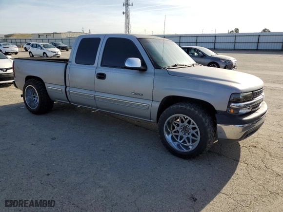 2002 Chevrolet Silverado 1500 LS with VIN 2GCEC19V521372068, listed as a Copart auction lot 52204545 with 202,751 mi miles and Salvage Title. Bid and sale history available at carsss.com. Image 4.