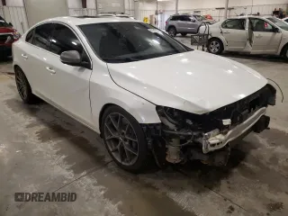 2015 Volvo S60 T6 R-Design Platinum with VIN YV1902TS3F1335329, listed as a Copart auction lot 81512184 with 103,129 mi miles and Salvage Title. Bid and sale history available at carsss.com. Image 4.