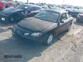 2000 Ford Escort ZX2 z VIN 3FAKP1139YR235632, wystawiony jako IAAI lot #42240451 z przebiegiem 139 532 mil mil oraz . Historia ofert i sprzedaży dostępna na DreamBid. Obrazek 2.