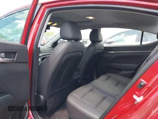 2017 Hyundai Elantra SE z VIN 5NPD84LF8HH070796, wystawiony jako IAAI lot #42366050 z przebiegiem 47 875 mil mil oraz . Historia ofert i sprzedaży dostępna na DreamBid. Obrazek 8.