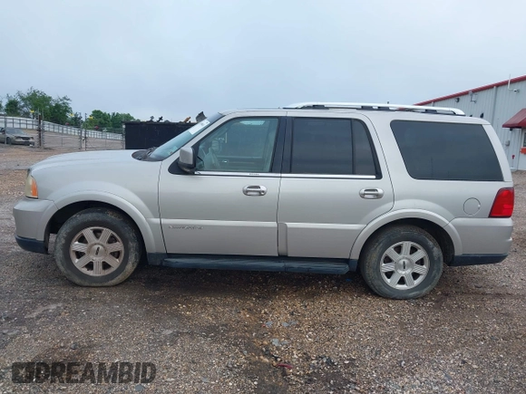 2005 Lincoln Navigator Luxury with VIN 5LMFU27585LJ15553, listed as a IAAI auction lot 42090461 with 243,871 mi miles. Bid and sale history available at carsss.com. Image 16.