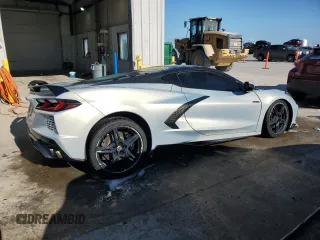 2021 Chevrolet Corvette 3LT with VIN 1G1YC2D47M5104165, listed as a Copart auction lot 85553474 with 0 mi miles and Salvage Title. Bid and sale history available at carsss.com. Image 3.