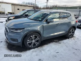 2020 Volvo XC40 Inscription with VIN YV4162UL7L2255785, listed as a Copart auction lot 43798905 with 38,697 mi miles and Salvage Title. Bid and sale history available at DreamBid. Image 1.