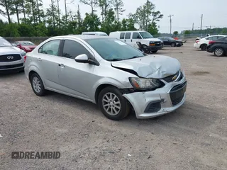 2017 Chevrolet Sonic LT z VIN 1G1JD5SH9H4118098, wystawiony jako IAAI lot #42416831 z przebiegiem 136 238 mil mil oraz . Historia ofert i sprzedaży dostępna na DreamBid. Obrazek 1.