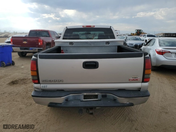2007 GMC Sierra 1500 Classic SLT with VIN 2GTEK19Z371137665, listed as a Copart auction lot 75189474 with 271,832 mi miles and Salvage Title. Bid and sale history available at carsss.com. Image 6.