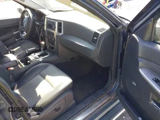 2009 Jeep Grand Cherokee Laredo with VIN 1J8HR48P19C540785, listed as a IAAI auction lot 41729851 with 205,504 mi miles. Bid and sale history available at carsss.com. Image 5.