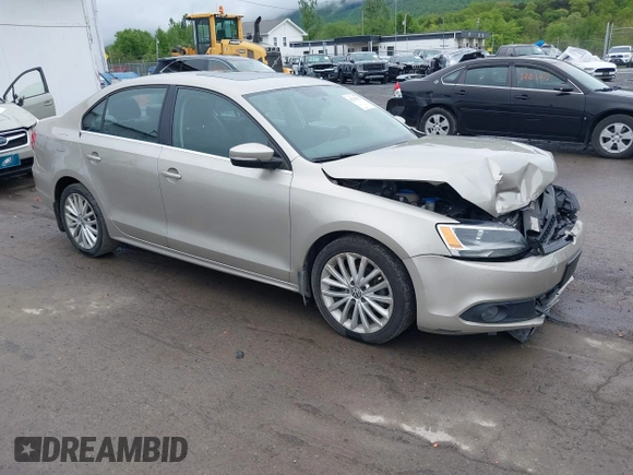 2014 Volkswagen Jetta TDI w/Premium/Nav with VIN 3VWLL7AJ9EM226026, listed as a IAAI auction lot 42219871 with 100,386 mi miles and . Bid and sale history available at DreamBid. Image 1.