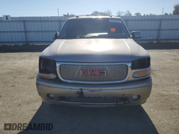 2003 GMC Yukon Denali z VIN 1GKEK63U93J339277, wystawiony jako Copart lot #42454275 z przebiegiem Nie podano mil oraz Szkody całkowita. Historia ofert i sprzedaży dostępna na DreamBid. Obrazek 5.