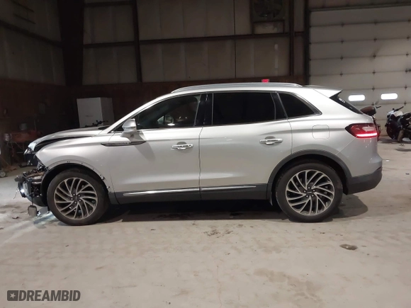 2019 Lincoln Nautilus Reserve with VIN 2LMPJ8LP4KBL25142, listed as a IAAI auction lot 41340444 with 105,757 mi miles. Bid and sale history available at carsss.com. Image 14.