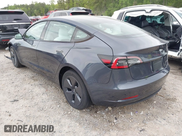 2022 Tesla Model 3 Long Range z VIN 5YJ3E1EB8NF315359, wystawiony jako IAAI lot #42035599 z przebiegiem 54 974 mil mil oraz . Historia ofert i sprzedaży dostępna na DreamBid. Obrazek 3.
