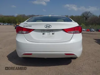 2013 Hyundai Elantra GLS z VIN 5NPDH4AE7DH328536, wystawiony jako IAAI lot #42138081 z przebiegiem 105 199 mil mil oraz . Historia ofert i sprzedaży dostępna na DreamBid. Obrazek 16.
