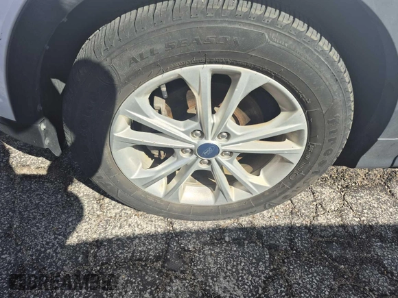 2019 Ford Escape SE z VIN 1FMCU0GD5KUC07713, wystawiony jako IAAI lot #42524778 z przebiegiem 86 392 mil mil oraz . Historia ofert i sprzedaży dostępna na DreamBid. Obrazek 21.