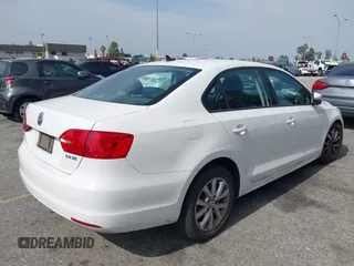2012 Volkswagen Jetta SE z VIN 3VWDP7AJ3CM401411, wystawiony jako IAAI lot #42374516 z przebiegiem 222 317 mil mil oraz . Historia ofert i sprzedaży dostępna na DreamBid. Obrazek 4.