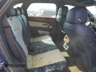 2020 Bentley Bentayga V8 z VIN SJAAM2ZV5LC027993, wystawiony jako Copart lot #75061544 z przebiegiem Nie podano mil oraz Nie do naprawy • Non repairable. Historia ofert i sprzedaży dostępna na DreamBid. Obrazek 10.