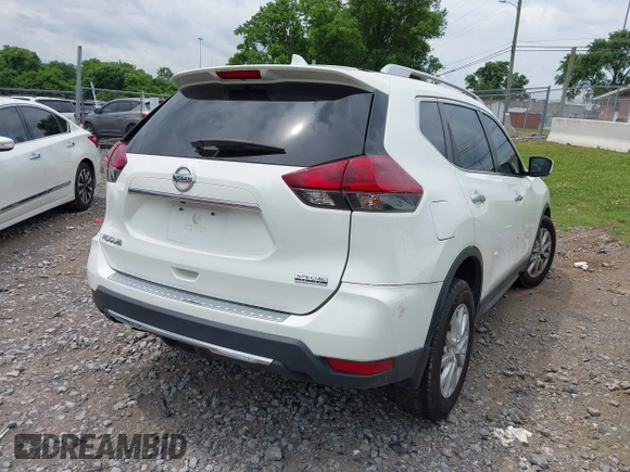 2020 Nissan Rogue S z VIN 5N1AT2MT0LC797327, wystawiony jako IAAI lot #42464199 z przebiegiem 44 470 mil mil oraz . Historia ofert i sprzedaży dostępna na DreamBid. Obrazek 4.