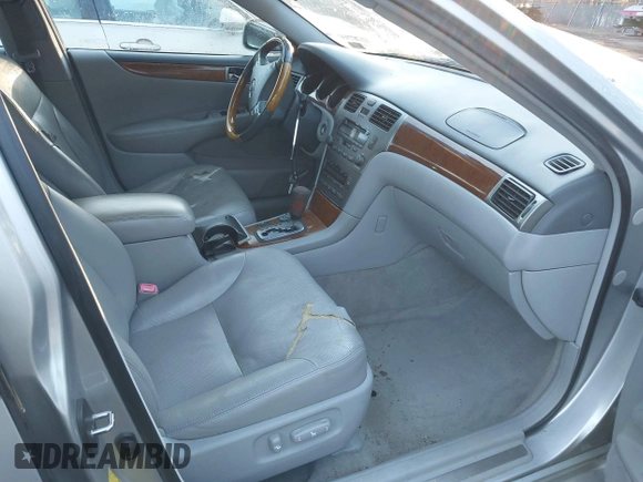 2005 Lexus ES 330 with VIN JTHBA30G355067558, listed as a IAAI auction lot 41273706 with 202,361 mi miles. Bid and sale history available at carsss.com. Image 5.