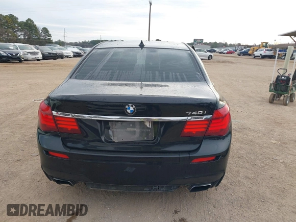2015 BMW 7 Series 740i с VIN WBAYA6C58FD826880, выставлен на аукционе IAAI как лот 41360429 с пробегом 125 130 миль миль и . История ставок и продаж доступна на DreamBid. Изображение 17.