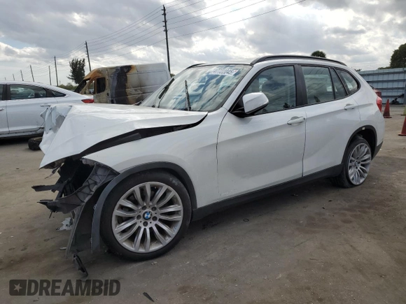 2013 BMW X1 28i with VIN WBAVM1C54DVW42668, listed as a Copart auction lot 47722045 with 71,450 mi miles and Salvage Title. Bid and sale history available at carsss.com. Image 1.