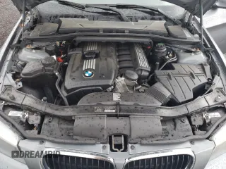 2011 BMW 3 Series 328i z VIN WBAPH7C52BE677190, wystawiony jako Copart lot #55494325 z przebiegiem 89 217 mil mil oraz Szkoda całkowita • Salvage title. Historia ofert i sprzedaży dostępna na DreamBid. Obrazek 11.