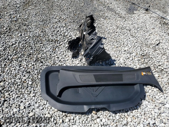 2024 Rivian R1S Adventure z VIN 7PDSGABA7RN034025, wystawiony jako Copart lot #49332795 z przebiegiem Nie podano mil oraz Szkody całkowita. Historia ofert i sprzedaży dostępna na DreamBid. Obrazek 13.