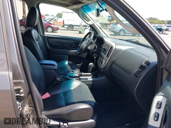 2005 Ford Escape Limited с VIN 1FMCU94115KD86427, выставлен на аукционе IAAI как лот 42322957 с пробегом 153 941 миль миль и . История ставок и продаж доступна на DreamBid. Изображение 5.
