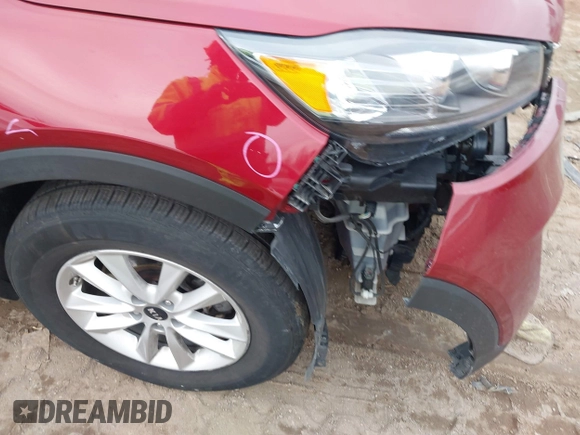 2019 Kia Sorento L with VIN 5XYPG4A35KG512845, listed as a IAAI auction lot 41716900 with 90,950 mi miles. Bid and sale history available at carsss.com. Image 6.