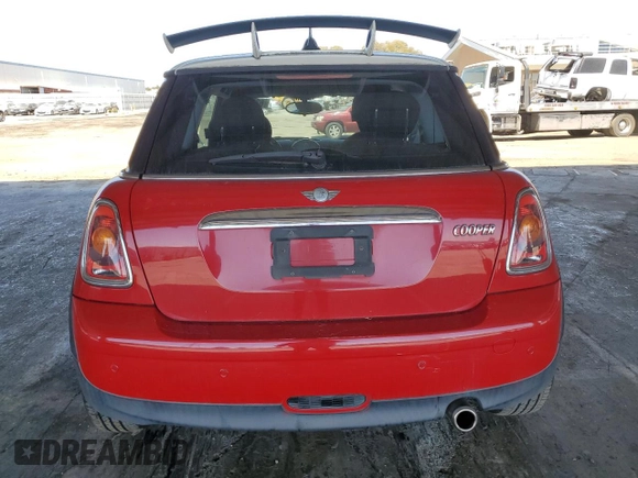 2007 MINI Hardtop with VIN WMWMF33587TT50877, listed as a Copart auction lot 63683795 with 105,078 mi miles and Clean title. Bid and sale history available at DreamBid. Image 6.