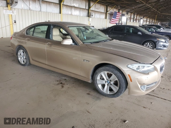 2012 BMW 5 Series 528i z VIN WBAXG5C50CDW85402, wystawiony jako Copart lot #56909125 z przebiegiem Nie podano mil oraz Czysty tytuł • Clean title. Historia ofert i sprzedaży dostępna na DreamBid. Obrazek 4.