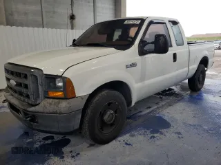 2005 Ford F-250 XL z VIN 1FTNX20555EC56637, wystawiony jako Copart lot #55914375 z przebiegiem 260 161 mil mil oraz Czysty tytuł • Clean title. Historia ofert i sprzedaży dostępna na DreamBid. Obrazek 1.