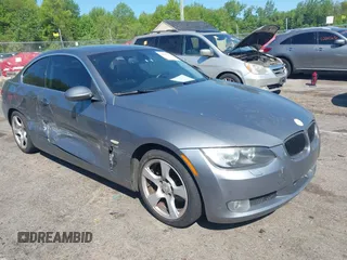 2009 BMW 3 Series 328i xDrive z VIN WBAWV53589P081072, wystawiony jako IAAI lot #42227533 z przebiegiem 207 284 mil mil oraz . Historia ofert i sprzedaży dostępna na DreamBid. Obrazek 1.