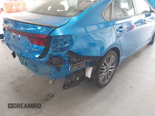 2023 Kia Forte GT-Line z VIN 3KPF54AD9PE621839, wystawiony jako IAAI lot #42219283 z przebiegiem 28 639 mil mil oraz . Historia ofert i sprzedaży dostępna na DreamBid. Obrazek 6.