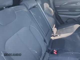 2024 Jeep Grand Cherokee Laredo z VIN 1C4RJHAG3RC179449, wystawiony jako IAAI lot #41982811 z przebiegiem 26 518 mil mil oraz . Historia ofert i sprzedaży dostępna na DreamBid. Obrazek 8.