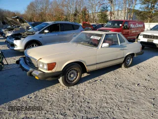 1985 Mercedes-Benz SL with VIN WDBBA45C0FA021352, listed as a Copart auction lot 88067835 with 104,110 mi miles and Clean title. Bid and sale history available at DreamBid. Image 1.