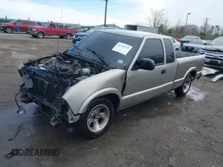 2002 Chevrolet S-10 LS with VIN 1GCCS19W128174992, listed as a IAAI auction lot 41739237 with Not Provided miles. Bid and sale history available at carsss.com. Image 18.