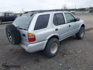 1998 Isuzu Rodeo S with VIN 4S2CM58W6W4375632, listed as a IAAI auction lot 41659797 with 195,732 mi miles. Bid and sale history available at carsss.com. Image 4.