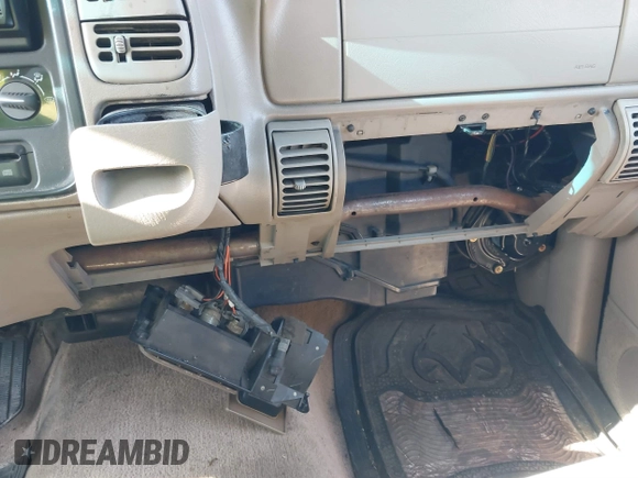 1997 Chevrolet Silverado 1500 with VIN 2GCEK19R5V1186749, listed as a IAAI auction lot 41738002 with 235,184 mi miles and . Bid and sale history available at DreamBid. Image 6.