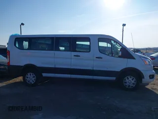 2021 Ford Transit Passenger XL z VIN 1FBAX2Y80MKA30698, wystawiony jako IAAI lot #40880936 z przebiegiem 119 808 mil mil oraz . Historia ofert i sprzedaży dostępna na DreamBid. Obrazek 13.