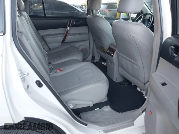 2013 Toyota Highlander Limited z VIN JTEDC3EH1D2012964, wystawiony jako IAAI lot #41666516 z przebiegiem 231 737 mil mil oraz . Historia ofert i sprzedaży dostępna na DreamBid. Obrazek 8.